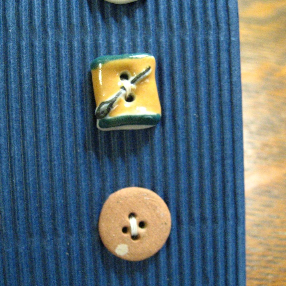 đ§ľ Incomparable Buttons Sewing Tools - Picture 3 of 6
